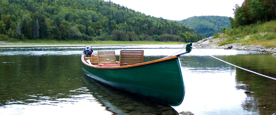 canoe_in_water.jpg
